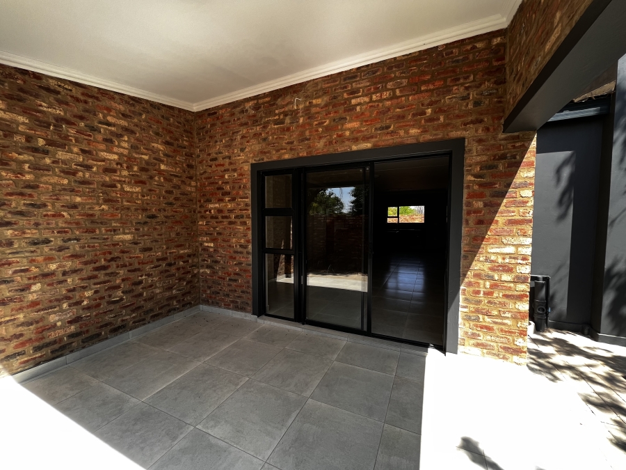 3 Bedroom Property for Sale in Van Der Hoff Park North West